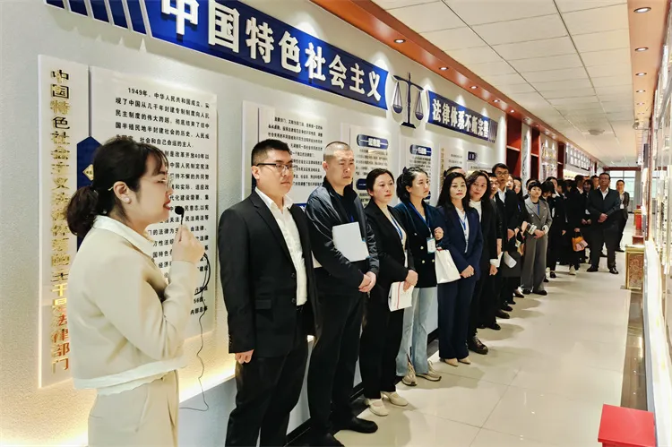 1747732903838972.jpg 徽县组织新任科级领导干部参观县纪法教育基地.jpg